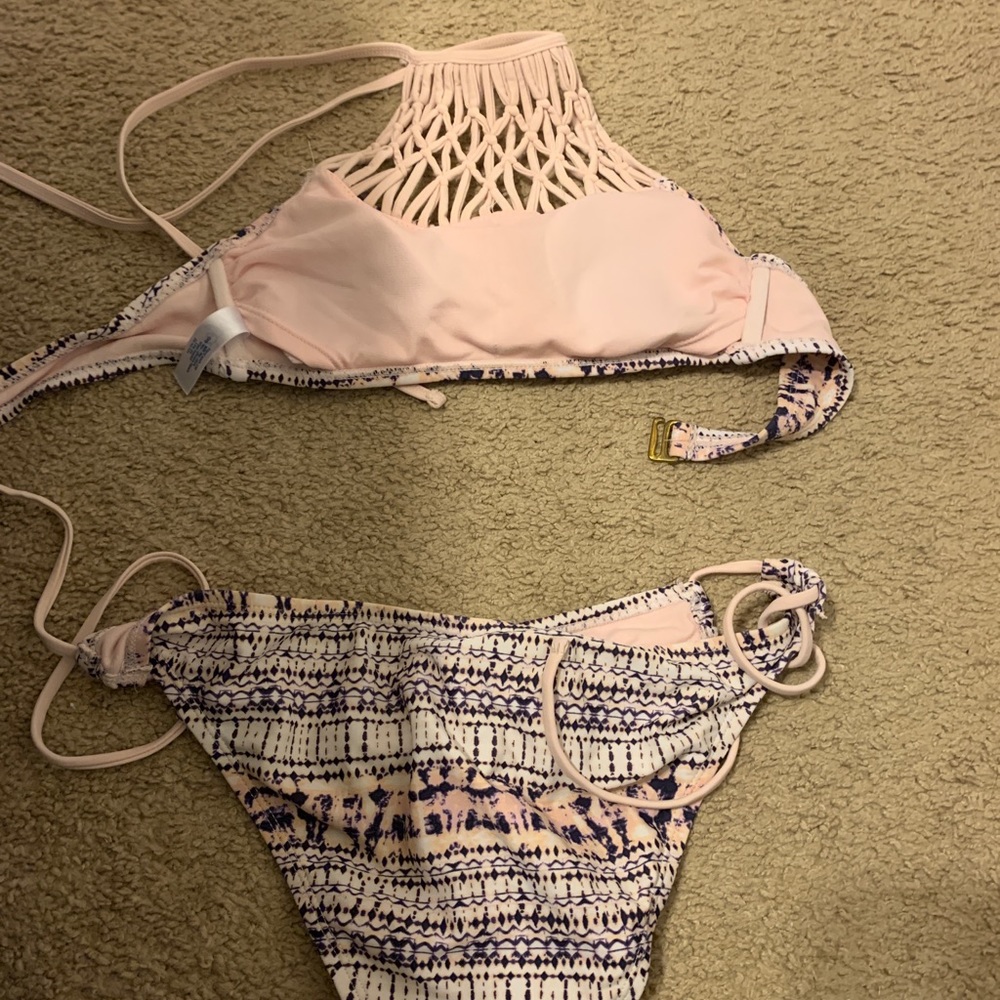 bikini - Picture 2 of 2